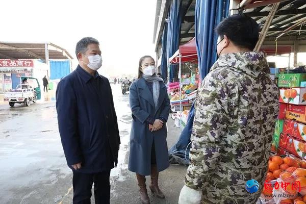 驻马店市驿城区委副书记李勇深入众信农贸市场督导检查疫情防控工作