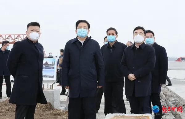 驻马店市委副书记、市长朱是西深入驿城区调研练江河片区景观提升项目建设