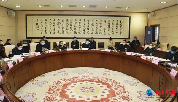 驿城区召开区委常委会（扩大）会议