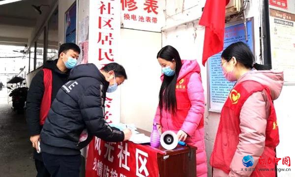 史燕：让党徽在疫情防控一线闪光