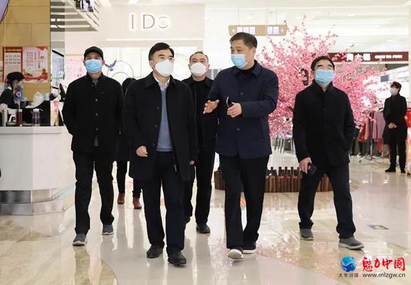 驻马店市驿城区委书记、区长毕启民检查督导商场疫情防控工作