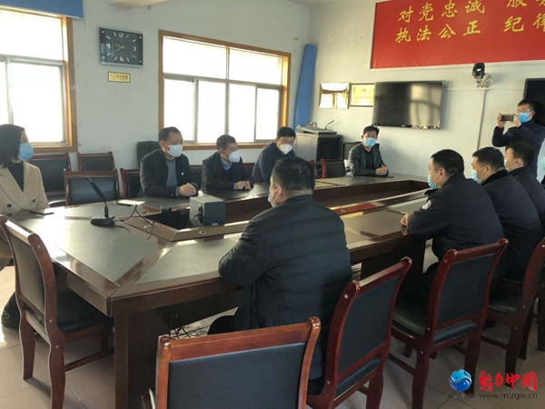 驿城区领导看望慰问雪松派出所受伤民警     